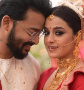 দ্বিতীয় বিবাহবার্ষিকী সেলিব্রেট করতে শহর ছেড়ে ইন্দোনেশিয়ায় উড়ে গেলেন টলিপাড়ার জনপ্রিয় জুটি সৌরভ দাস ও দর্শনা বণিক। সমুদ্রতটের রোম্যান্টিক মুহূর্তে ভরল সোশাল মিডিয়া।