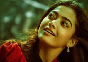 সম্প্রতি অভিনেত্রী উপস্থিত ছিলেন জগপতি বাবু (Jagapathi Babu)-এর জনপ্রিয় শো ‘জয়াম্মু নিশ্চয়াম্মু রা-তে (Jayammu Nischayammu Raa)’, নিজের নতুন ছবির প্রচারের জন্য। শো চলাকালীন হালকা মজার ছলে সঞ্চালক তাঁর স্কুল জীবনের একটি পুরোনো ঘটনার প্রসঙ্গ তোলেন। তখনই রশ্মিকার মন্তব্য উঠে আসে, “আমি চাই পুরুষদেরও পিরিয়ডস হোক।” সঞ্চালক হেসে জিজ্ঞেস করেন, “এখনও কি একই ইচ্ছে রয়ে গিয়েছে?” অভিনেত্রী বিন্দুমাত্র দেরি না করে বলেন, “হ্যাঁ, এখনও তাই চাই। পুরুষদেরও জানা উচিত, প্রতি মাসে নারীরা কী যন্ত্রণা সহ্য করেন।”