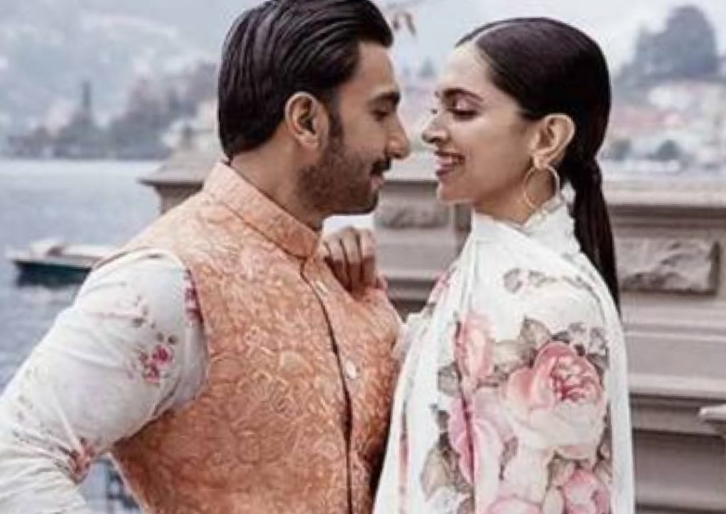 রণবীর কাপুর ফাঁস করলেন দীপিকা পাড়ুকোনের রাগী রূপ, ভাইরাল পুরনো সাক্ষাৎকার। দীপিকার ফোন ভাঙার কাহিনি। বলিউডের পুরনো প্রেমের গল্পে নতুন আলো। রণবীর কাপুর ফাঁস করলেন দীপিকা পাড়ুকোনের রাগী রূপ, ভাইরাল পুরনো সাক্ষাৎকার। দীপিকার ফোন ভাঙার কাহিনি। বলিউডের পুরনো প্রেমের গল্পে নতুন আলো।