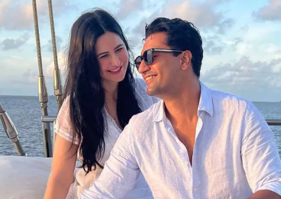 ক্যাটরিনার এই মন্তব্য আজকের দিনে অত্যন্ত প্রাসঙ্গিক। কারণ বহু সম্পর্কেই ব্যক্তিগত পরিসর না থাকা বা তার সীমা অতিক্রম করার ফলেই শুরু হয় অশান্তি, সন্দেহ, এমনকী বিচ্ছেদও। সম্পর্কবিষয়ক বিশেষজ্ঞ ও মনোবিদদের মতে, বিশ্বাস না থাকলে সম্পর্ক টিকে না।