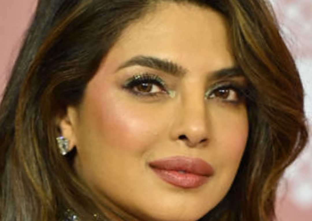 প্রিয়াঙ্কা চোপড়া (Priyanka Chopra) জানান, এক সময় বলিউডে প্রচুর পরিচিত থাকলেও একজনও বন্ধু ছিল না যাকে রাতে ফোন করে মন খুলে কথা বলা যায়। জেনে নিন তাঁর নিঃসঙ্গতার অভিজ্ঞতা।