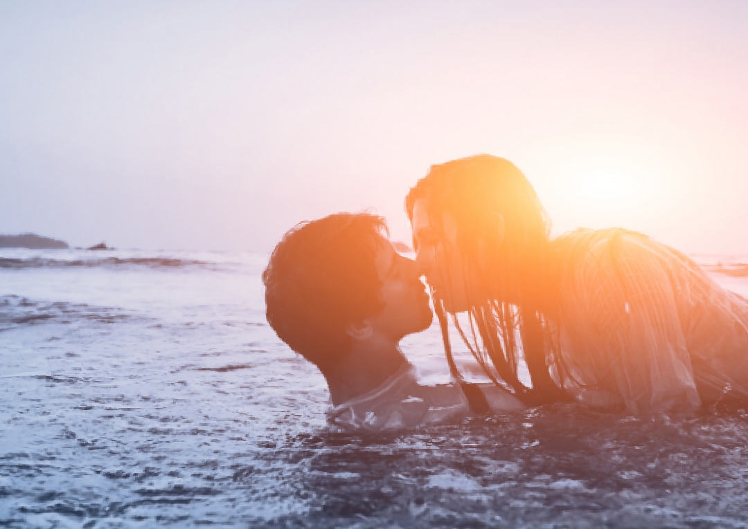 বিশ্বের সবচেয়ে বিতর্কিত রিসর্ট 'সেক্স আইল্যান্ড' আবার খুলছে মে মাসে। ৪ দিনের এই বিলাসবহুল ভ্রমণে থাকছে যৌনকর্মী, মাদক, পার্টি ও নানা বিতর্কিত আয়োজন। জেনে নিন বিস্তারিত।