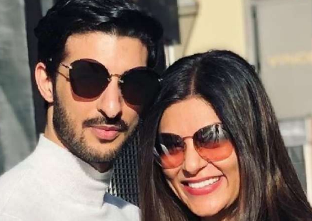 সপ্তাহের শুরুতে সুস্মিতা ও রোহমনের ‘সম্পর্ক’ পা দিল সাত বছরে। আর সেই বিশেষ মুহূর্তে একটি আবেগময় পোস্টে নিজেদের সম্পর্কের রসায়নের অনন্যতা তুলে ধরলেন কাশ্মীরি মডেল ও অভিনেতা রোহমন। তিনি একটি ঘনিষ্ঠ ছবি ভাগ করে নেন, সেখানে দেখা যায়, সুস্মিতাকে আলতো জড়িয়ে রয়েছেন রোহমন। ক্যাপশনে লিখেছেন, “কিছু গল্প নাম ছাড়াই বেড়ে ওঠে।