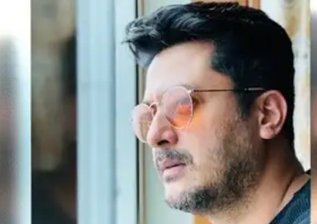 যিশু সেনগুপ্তর প্রযোজনায় এই বিশেষ শারদীয়া মিউজ়িক ভিডিও ইতিমধ্যেই টলিপাড়ায় কৌতূহল ছড়িয়েছে। জানা গিয়েছে, সৌরভ দাস (Saurav Das) এই প্রকল্পে যিশুর সহ-প্রযোজক হিসেবে রয়েছেন। মিউজ়িক ভিডিওটির পরিচালনাও নাকি নিজের হাতেই সামলেছেন যিশু, যদিও এখনও আনুষ্ঠানিক ভাবে কোনও ঘোষণায় যাননি তিনি।