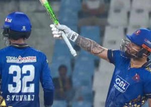 লখনউয়ের একনা স্টেডিয়ামে (Ekana Stadium, Lucknow) বৃহস্পতিবার গোরক্ষপুর লায়ন্সের বিরুদ্ধে নামেন রিঙ্কু। তখন দলের অবস্থা খুবই শোচনীয়। ৪ উইকেটে মাত্র ৩৮ রান তুলেছিল মেরঠ। টার্গেট ছিল ১৬৮। একদিকে একের পর এক ব্যাটার আউট হচ্ছিলেন, অন্যদিকে অধিনায়ক হিসেবে পাঁচ নম্বরে নেমে নিজের আগ্রাসী ব্যাটিংয়ে ম্যাচ ঘুরিয়ে দেন রিঙ্কু।