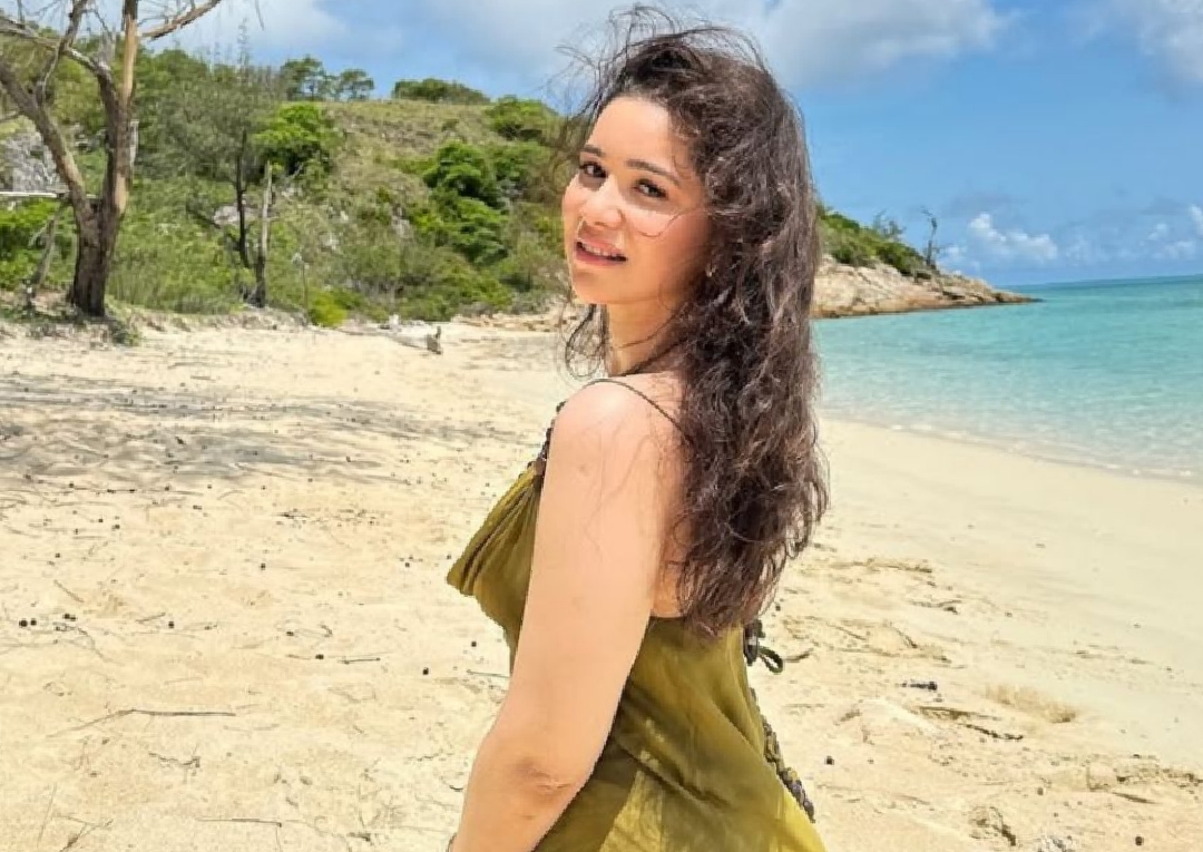 সচিন কন্যা হিসেবে নয়, একজন স্বাধীন মডেল ও মিডিয়া পার্সোনালিটি হিসেবে নিজস্ব পরিচয় ইতিমধ্যেই গড়ে তুলেছেন সারা। এবার সেই পরিচিতি আন্তর্জাতিক মঞ্চে আরও এক ধাপ এগিয়ে নিল।সূত্রের খবর, অস্ট্রেলিয়া সরকার বিশ্বের বিভিন্ন দেশ থেকে জনপ্রিয় ও প্রভাবশালী মুখ বেছে নিয়ে একটি বিশ্বব্যাপী ট্যুরিজম ক্যাম্পেন শুরু করতে চলেছে। এর লক্ষ্য, অস্ট্রেলিয়ার পর্যটন খাতকে আরও জোরদার করা এবং দেশটিকে বৈশ্বিক পর্যটকদের কাছে আরও আকর্ষণীয় করে তোলা।