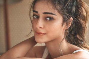 ‘জেন জ়ি’-র প্রকৃত প্রতিচ্ছবি বলে মনে করেন। অনন্যার ভাষায়, “এই ছবিটা সকলের ভাল লেগেছে, কারণ শেষ পর্যন্ত কোনও হিন্দি ছবিতে আমাদের সঠিকভাবে তুলে ধরা হয়েছে। আমার নিজেরও খুব আনন্দ হয়েছিল।” ছবিতে তাঁর সহ-অভিনেতারা ছিলেন সিদ্ধান্ত চতুর্বেদী (Siddhant Chaturvedi), আদর্শ গৌরব (Adarsh Gourav) ও কল্কি কেকলাঁ (Kalki Koechlin)। অনন্যা জানান, ছবির চরিত্রগুলির মধ্যে তিনি নিজেও নিজের অভিজ্ঞতার প্রতিফলন খুঁজে পেয়েছিলেন। তাঁর মতে, বন্ধুত্ব, প্রেম, ভাঙন কিংবা আত্মবিশ্বাস, এই সবকিছুর সঙ্গে আজকের প্রজন্মকে নতুনভাবে বুঝতে সাহায্য করেছে এই সিনেমা।