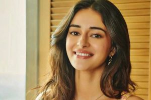 ‘জেন জ়ি’-র প্রকৃত প্রতিচ্ছবি বলে মনে করেন। অনন্যার ভাষায়, “এই ছবিটা সকলের ভাল লেগেছে, কারণ শেষ পর্যন্ত কোনও হিন্দি ছবিতে আমাদের সঠিকভাবে তুলে ধরা হয়েছে। আমার নিজেরও খুব আনন্দ হয়েছিল।” ছবিতে তাঁর সহ-অভিনেতারা ছিলেন সিদ্ধান্ত চতুর্বেদী (Siddhant Chaturvedi), আদর্শ গৌরব (Adarsh Gourav) ও কল্কি কেকলাঁ (Kalki Koechlin)। অনন্যা জানান, ছবির চরিত্রগুলির মধ্যে তিনি নিজেও নিজের অভিজ্ঞতার প্রতিফলন খুঁজে পেয়েছিলেন। তাঁর মতে, বন্ধুত্ব, প্রেম, ভাঙন কিংবা আত্মবিশ্বাস, এই সবকিছুর সঙ্গে আজকের প্রজন্মকে নতুনভাবে বুঝতে সাহায্য করেছে এই সিনেমা।