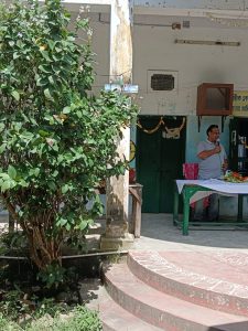 কালনা হিন্দু বালিকা উচ্চ বিদ্যালয়ে বক্তৃতা করছেন বিধায়ক দেবপ্রসাদ বাগ। ছবি : সংগৃহীত
