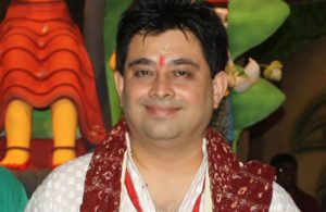সঙ্গীতশিল্পী জিৎ গঙ্গোপাধ্যায় (Jeet Ganguly) শূন্য থেকে শুরু করেছিলেন জীবন। রগড়া প্যাটি ভাগ করে খাওয়া থেকে আজ পাঁচ-পাঁচটি গান নিয়ে পুজোয় আসছেন তিনি। কলকাতা ও দুর্গাপুজোর টান এখনও অটুট। Music director Jeet Ganguly recalls his struggling days with only 8 rupees in pocket. From sharing ragda patties with wife Chandrani to composing five new Durga Puja songs this year, his bond with Kolkata Puja remains unbreakable.