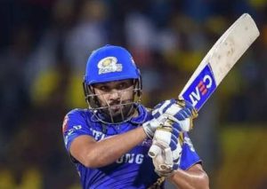 রোহিত, রোহিত’ ধ্বনি, যা দলীয় পরিবেশকে উত্তপ্ত করেছিল। বোর্ডের অভ্যন্তরীণ চাপে পড়েই তিনি পদ ছেড়েছিলেন বলে জোর জল্পনা তৈরি হয়েছিল। বিশেষ সূত্রে খবর, নাইট শিবিরে তার আসার সম্ভাবনা প্রবল। কেকেআরের ঘনিষ্ঠ এক সূত্র জানিয়েছে, “রোহিতের মতো অভিজ্ঞ অধিনায়ককে পাওয়া দলের জন্য সোনায় সোহাগা হবে। তার নেতৃত্বে মুম্বাই যেমন একাধিকবার চ্যাম্পিয়ন হয়েছে, তেমনই কলকাতাকেও নতুন উচ্চতায় নিয়ে যেতে পারবেন।”