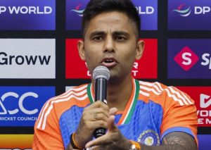 এশিয়া কাপে ভারত-পাক ম্যাচের পর হ্যান্ডশেক বিতর্কে মুখ খুললেন সূর্যকুমার যাদব। তিনি জানালেন, পহেলগাঁও হামলার শহিদ পরিবারের পাশে থাকার জন্যই এই সিদ্ধান্ত।