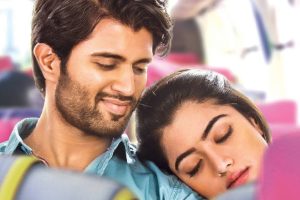 সম্প্রতি অভিনেত্রী উপস্থিত ছিলেন জগপতি বাবু (Jagapathi Babu)-এর জনপ্রিয় শো ‘জয়াম্মু নিশ্চয়াম্মু রা-তে (Jayammu Nischayammu Raa)’, নিজের নতুন ছবির প্রচারের জন্য। শো চলাকালীন হালকা মজার ছলে সঞ্চালক তাঁর স্কুল জীবনের একটি পুরোনো ঘটনার প্রসঙ্গ তোলেন। তখনই রশ্মিকার মন্তব্য উঠে আসে, “আমি চাই পুরুষদেরও পিরিয়ডস হোক।” সঞ্চালক হেসে জিজ্ঞেস করেন, “এখনও কি একই ইচ্ছে রয়ে গিয়েছে?” অভিনেত্রী বিন্দুমাত্র দেরি না করে বলেন, “হ্যাঁ, এখনও তাই চাই। পুরুষদেরও জানা উচিত, প্রতি মাসে নারীরা কী যন্ত্রণা সহ্য করেন।”