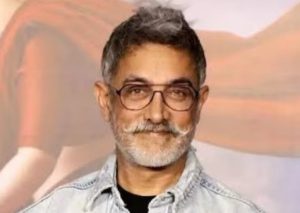 আমির খান (Aamir Khan) জানিয়েছেন বলিউডে (Bollywood) বহু তারকা ব্যক্তিগত খরচও প্রযোজকদের ঘাড়ে চাপান। গাড়ির চালক থেকে শুরু করে রান্নার রাঁধুনি, এমনকি জিমের খরচও বহন করতে হয় প্রযোজকদের।Aamir Khan reveals shocking truth about Bollywood stars forcing producers to bear personal expenses like chauffeurs, chefs, trainers, and more, despite earning crores.