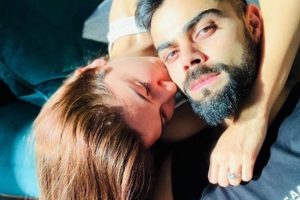 জেমাইমা এক সাক্ষাৎকারে বলেন, “সেই সময় আমরা নিউজিল্যান্ড সফরে ছিলাম। আমি আর স্মৃতি ব্যাটিং নিয়ে কিছু পরামর্শ নিতে চেয়েছিলাম। তখন কোহলি আমাদের ডেকেছিলেন হোটেলের ক্যাফেতে। সেখানে আমরা দেখা করি। অনুষ্কা দিদিও আমাদের সঙ্গে যোগ দেন।” ক্রিকেটের পাশাপাশি জীবনের নানা দিক নিয়ে সেদিন প্রায় দীর্ঘ সময় ধরে আলাপচারিতা চলেছিল তাঁদের মধ্যে।