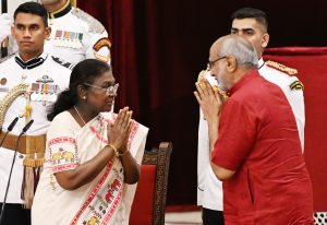 রাষ্ট্রপতি দ্রৌপদী মুর্মূ ও উপরাষ্ট্রপতি সিপি রাধাকৃষ্ণন। ছবি ঋণ : রাষ্ট্রপতি ভবন 