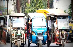 রাজ্য টোটো নিবন্ধন নীতি, শুভেন্দু অধিকারীর আহ্বান ও পরিবহণমন্ত্রীর প্রতিক্রিয়া নিয়ে বিশ্লেষণ।