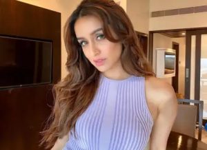 অন্যদিকে শ্রদ্ধা কাপুরও এই ছবির বিষয়ে অত্যন্ত উচ্ছ্বসিত। এক সাক্ষাৎকারে তিনি বলেন, “আমি সবসময় এমন কিছু করতে চেয়েছি যা সমাজকে ভাবায়। ‘পাহাড়পাঙ্গিরা’-র গল্প আমাকে গভীরভাবে নাড়া দিয়েছে। এটি এক মানসিক ও আত্মিক যাত্রা। আমি অভিনয় করছি, আবার সৃজনশীল প্রযোজক হিসেবেও যুক্ত থাকছি, যাতে গল্পটির প্রতিটি দিক নিখুঁতভাবে ফুটে ওঠে।”