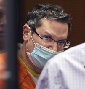 এরপর পিয়ার্স ও তার রুমমেট অভিনেতা ব্র্যান্ড্ট অসবোর্ন (Brandt Osborn) দুই নারীকেই শহরের ভিন্ন ভিন্ন হাসপাতালে ফেলে রেখে পালিয়ে যান। ক্রিস্টি জাইলসকে কালভার সিটি হাসপাতালে এবং হিলডা ক্যাব্রালেস-আরজোলাকে কাইজার পারমানেন্টে মৃতপ্রায় অবস্থায় ফেলে রাখা হয়। হাসপাতালে পৌঁছানোর সঙ্গে সঙ্গেই জাইলসকে মৃত ঘোষণা করা হয়। টক্সিকোলজি রিপোর্টে তার শরীরে কোকেন, ফেন্টানাইল, কেটামিন ও GHB -এর মারাত্মক মিশ্রণ পাওয়া যায়। অন্যদিকে ক্যাব্রালেস-আরজোলা একাধিক অঙ্গ বিকল হয়ে কয়েকদিনের মধ্যে প্রাণ হারান।