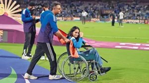 ভারতীয় দলের অমল মজুমদার অবশ্য প্রতীকার অবদানের স্বীকৃতি দিয়েছেন। ম্যাচের পর সাংবাদিক বৈঠকে তিনি বলেন, “এই দলের প্রতিটি জয় প্রতীকার। আমরা জানি, সে মাঠে না থাকলেও দলের এক বড় অংশ ছিল। ওর ইনিংসগুলো ছাড়া আমরা ফাইনালে পৌঁছতেই পারতাম না।” প্রতীকা নিজে অবশ্য কোনও ক্ষোভ প্রকাশ করেননি। বরং ইনস্টাগ্রামে একটি ছবি পোস্ট করেছেন, সেখানে তিনি হুইলচেয়ারে বসে, হাতে জাতীয় পতাকা, মুখে হালকা হাসি। ক্যাপশন দিয়েছেন, “Medal or no medal, this victory is ours!”