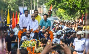 রিচার কথায়, “আরও বেশি মেয়েরা খেলাধুলায় আসুক। আমাদের সমাজে মেয়েরা খেলাধুলা নিয়ে এখনও অনেক সময় পিছিয়ে থাকে। কিন্তু যদি নিষ্ঠা আর আত্মবিশ্বাস থাকে, তাহলে মেয়েরাও বিশ্বজয় করতে পারে।”