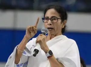 আমরা ছিলাম হোম ডেলিভারি (Home Delivery)। এখন তো সময় বদলে গেছে। হাসপাতালে সন্তান জন্ম দেওয়া এখন সাধারণ ব্যাপার। এটাকে বলে ইন্সস্টিটিউশন ডেলিভারি (Institutional Delivery)। গত চোদ্দ বছরে স্বাস্থ্যে বিপ্লব ঘটেছে। এখন ৯৫ শতাংশেরও বেশি ইন্সস্টিটিউশন ডেলিভারি হয়। এর জন্য সবার কৃতিত্ব হওয়া উচিত।”