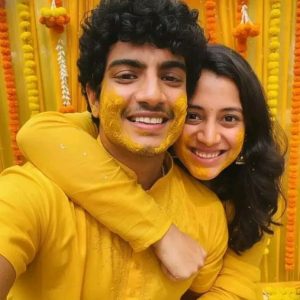 স্মৃতির ম্যানেজার আরও জানান, “চিকিৎসকেরা জানিয়েছেন এখনই তাঁকে বাড়ি নিয়ে আসা যাবে না। আর আপনারা সবাই জানেন, স্মৃতি তাঁর বাবার সঙ্গে কতটা নিবিড়ভাবে যুক্ত। তাই ও সিদ্ধান্ত নিয়েছে, বাবা সম্পূর্ণ সুস্থ না হওয়া পর্যন্ত কোনও বিয়ের অনুষ্ঠান হবে না। আজ ওর বিয়ের দিন। কিন্তু এখন ও শুধুই চিন্তায় আছে। আমরা সকলে চাই উনি দ্রুত সুস্থ হয়ে উঠুন। অনুরোধ, দয়া করে পরিবারকে একটু সময় দিন, গোপনীয়তা রক্ষা করুন।”