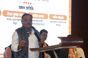 মালদার আদিনাথ মন্দিরের ঐতিহাসিক গুরুত্ব নিয়ে গবেষকদের মতে, এই স্থাপনাটি অঞ্চলের প্রাচীন শৈব সম্প্রদায়ের সংস্কৃতি ও স্থাপত্যের অমূল্য দলিল। কিন্তু দীর্ঘদিন ধরে সঠিক পরিচর্যার অভাবে মন্দিরের বিভিন্ন অংশ ক্ষয়প্রাপ্ত হয়ে পড়েছে।