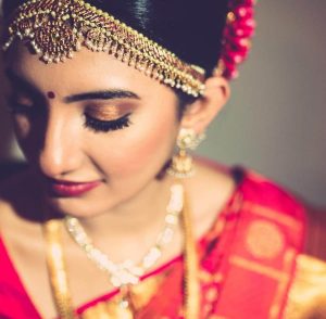বিয়ের আগে হবু কনেদের জন্য ঘরোয়া স্কিনকেয়ার গাইড। ত্বক পরিষ্কার, স্ক্রাব, ফেসপ্যাক, টোনার, ময়েশ্চারাইজারসহ পুরো প্রি-ব্রাইডাল স্কিন রুটিন। সহজ ও কার্যকর সাজসজ্জা টিপস।