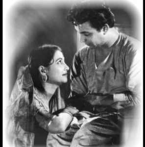 ১৯৭৫ সালে মুক্তি পাওয়া উত্তম-সুচিত্রার শেষ ছবি ‘প্রিয় বান্ধবী’ বক্স অফিসে চরম ব্যর্থ হয়েছিল। বছরের পর বছর যে জুটি দর্শকের হৃদয়ে দোলা দিয়ে এসেছে, সেই জুটির শেষ ছবি এমনভাবে মুখ থুবড়ে পড়েছিল যে প্রযোজকের খরচও ওঠেনি। আর এই ব্যর্থতার নেপথ্যে ছিল নানা জটিলতা, বিশেষ করে সুচিত্রা সেনের ব্যস্ততা ও শুটিংয়ের দীর্ঘসূত্রতা।