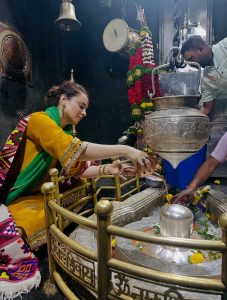 ‘মহাদেবের ডাক এসেছিল’- এক দশকের আধ্যাত্মিক যাত্রার শেষে ১২টি জ্যোতির্লিঙ্গ দর্শন সম্পূর্ণ করলেন কঙ্গনা রনৌত। ভীমাশঙ্কর মন্দিরে শেষ গন্তব্যে পৌঁছে কী বললেন সাংসদ-অভিনেত্রী, জানুন বিস্তারিত।