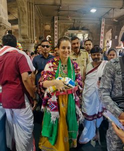 ‘মহাদেবের ডাক এসেছিল’- এক দশকের আধ্যাত্মিক যাত্রার শেষে ১২টি জ্যোতির্লিঙ্গ দর্শন সম্পূর্ণ করলেন কঙ্গনা রনৌত। ভীমাশঙ্কর মন্দিরে শেষ গন্তব্যে পৌঁছে কী বললেন সাংসদ-অভিনেত্রী, জানুন বিস্তারিত।