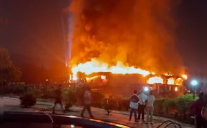 রাজ্যে অসংখ্য নৈশক্লাব, রেস্তরাঁ এবং বার অগ্নি নিরাপত্তার ক্ষেত্রে নিয়ম অমান্য করে চলছে। এই ঘটনার পর গোয়া প্রশাসন নতুন করে নিরাপত্তা ব্যবস্থা পর্যালোচনা করার সিদ্ধান্ত নিয়েছে। প্রশাসনের দাবি, রাজ্যের সব বাণিজ্যিক প্রতিষ্ঠানকে আবারও নথি, ফায়ার সিস্টেম এবং এনওসি যাচাইয়ের নির্দেশ দেওয়া হচ্ছে।