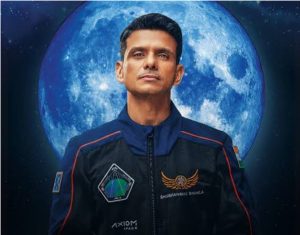 অশোক চক্রে ভূষিত হলেন দ্বিতীয় ভারতীয় মহাকাশচারী গ্রুপ ক্যাপ্টেন শুভাংশু শুক্ল। রাকেশ শর্মার পর মহাকাশে সাহস ও সাফল্যের নতুন ইতিহাস। Group Captain Shubhanshu Shukla becomes the second Indian astronaut to receive the Ashok Chakra after Rakesh Sharma, marking a proud moment for India’s space and defence history.