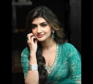 শ্রীলীলার এই সিদ্ধান্তের নেপথ্যে তাঁর পারিবারিক পরিবেশও গুরুত্বপূর্ণ ভূমিকা নিয়েছে বলে মনে করছেন অনেকে। তিনি বেঙ্গালুরুর (Bengaluru) বাসিন্দা এবং তাঁর মা স্বর্ণলতা (Swarnalatha) একজন স্ত্রীরোগ বিশেষজ্ঞ। ছোটবেলা থেকেই মানুষের জীবন, স্বাস্থ্য ও দায়িত্ব নিয়ে বাস্তব ধারণা পেয়েছেন শ্রীলীলা।