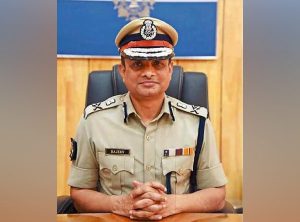 অবসরের আগে ফেয়ারওয়েল প্যারেডে রাজ্য ও কলকাতা পুলিশের প্রশংসা করলেন ভারপ্রাপ্ত ডিজি রাজীব কুমার। সাহস, দায়িত্ব ও ঐক্যের বার্তা।