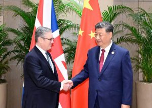 চিন ব্রিটেন সম্পর্ক, শি জিনপিং স্টার্মার বৈঠক, ট্রাম্প সতর্কবার্তা, আন্তর্জাতিক কূটনীতি, আমেরিকা ব্রিটেন সম্পর্ক, বিশ্ব রাজনীতি, Xi Jinping Keir Starmer Meeting, UK China Relations, Trump Warning Britain, Global Diplomacy, US UK Relations, চিন, ব্রিটেন, আমেরিকা, শি জিনপিং, কিয়ের স্টার্মার, ডোনাল্ড ট্রাম্প, আন্তর্জাতিক রাজনীতি, শি জিনপিং স্টার্মার বৈঠক, ব্রিটেন চিন ঘনিষ্ঠতা, ট্রাম্প সতর্ক করলেন ব্রিটেনকে, UK China US diplomacy