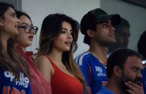 বিশ্বকাপ জয়ের সময় ভারতীয় ক্রিকেটারদের পাশে দেখা গিয়েছিল এক রহস্যময়ী তরুণীকে। পরে জানা যায় তিনি ঈশান কিশনের প্রেমিকা অদিতি হুন্ডিয়া। কে এই অদিতি? জানুন বিস্তারিত। During India’s World Cup victory celebration, a mystery woman seen with cricketers sparked curiosity. She was later identified as Ishan Kishan’s girlfriend Aditi Hundia, a model and Miss Diva winner.