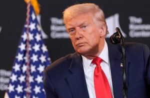 মার্কিন প্রেসিডেন্ট ডোনাল্ড ট্রাম্প ইরানের বিরুদ্ধে সামরিক অভিযান শেষের পথে বলে জানানোর পর আন্তর্জাতিক বাজারে অশোধিত তেলের দাম দ্রুত কমতে শুরু করেছে।