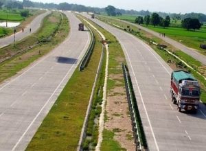 আজমগড়ে ৩৬৮ কোটি টাকার চার লেন বাইপাস নির্মাণে বরাত দিল এনএইচএআই। যানজট কমবে, বাড়বে যোগাযোগ ও অর্থনৈতিক গতি। বিস্তারিত পড়ুন।