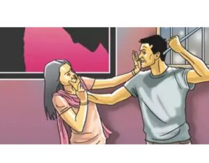 স্বামীকে ছেড়ে প্রেমিকের সঙ্গে নতুন সংসার পাততে দাদরা ও নগর হাভেলিতে গিয়েছিলেন বিহারের ২০ বছরের ছোটি উপাধ্যায়। পুলিশের দাবি, বচসার সময় তাঁকে খুন করে সুটকেসে দেহ ভরে পালিয়ে যান ঋষভ কুমার। প্রায় দু’মাস পর বারাণসী থেকে গ্রেফতার অভিযুক্ত।