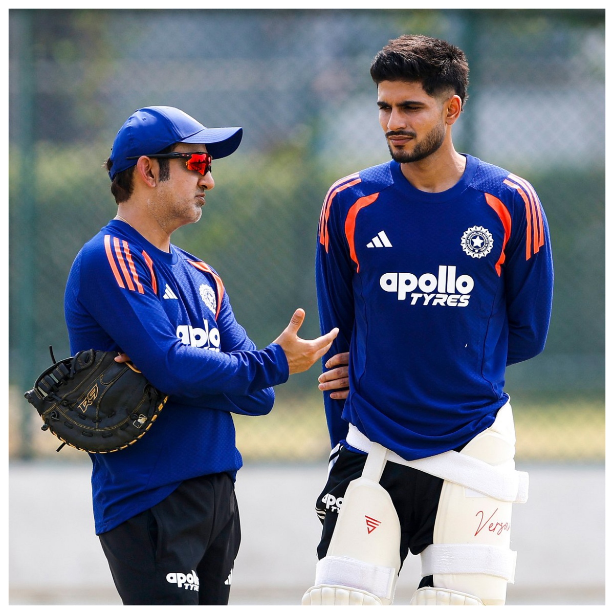 ভারতীয় ক্রিকেটে এখন থেকেই শুরু হয়ে গেল বড় পরিকল্পনার হিসেব। এক দিকে নিউজিল্যান্ডের মাটিতে গুরুত্বপূর্ণ টেস্ট সিরিজ, অন্য দিকে ২০২৭ সালের এক দিনের বিশ্বকাপের প্রস্তুতি। দুই দিক সামলাতে গিয়ে ক্রিকেটারদের ওয়ার্কলোড ম্যানেজমেন্ট নিয়ে বড় সিদ্ধান্তের ইঙ্গিত দিলেন ভারতের প্রধান কোচ গৌতম গম্ভীর (Gautam Gambhir)। তাঁর বক্তব্য অনুযায়ী, নিউজিল্যান্ড সফরে টেস্টের আগে সাদা বলের ক্রিকেট থেকে কয়েক জন প্রথম সারির ক্রিকেটারকে সাময়িক বিরতি দেওয়া হতে পারে।