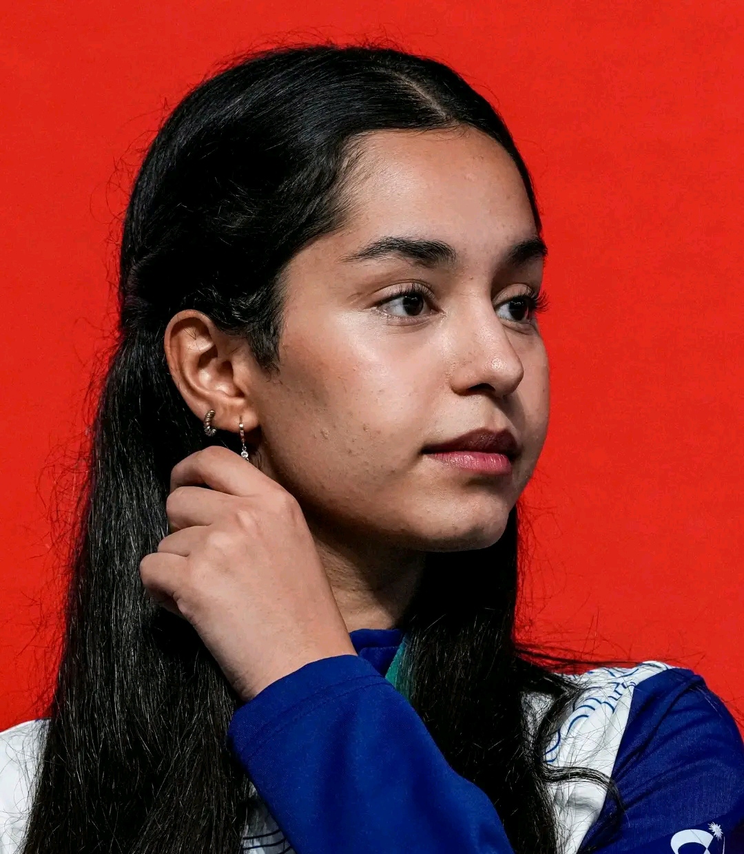 এশিয়ান গেমস ২০২৬ (Asian Games 2026)-এর মঞ্চে রবিবার ভারতের জন্য একসঙ্গে এল সাফল্য, হতাশা এবং নতুন আশার খবর। স্কোয়াশে পুরুষ ও মহিলা সিঙ্গলসে রুপো জিতলেন অভয় সিংহ (Abhay Singh) ও অনাহত সিং (Anahat Singh)। অন্য দিকে, পি ভি সিন্ধু (P V Sindhu)-র পরাজয়ের সঙ্গে এশিয়াডে ভারতের ব্যাডমিন্টন অভিযানও শেষ হয়ে গেল। শুটিংয়ে প্রত্যাশামতো ফল এল না, ভারোত্তোলনেও হতাশ করলেন হরজিন্দর কৌর (Harjinder Kaur)। তবে দিনের শেষে ভারতের পদকের আশা অনেকটাই বাড়িয়ে দিল তিরন্দাজি।