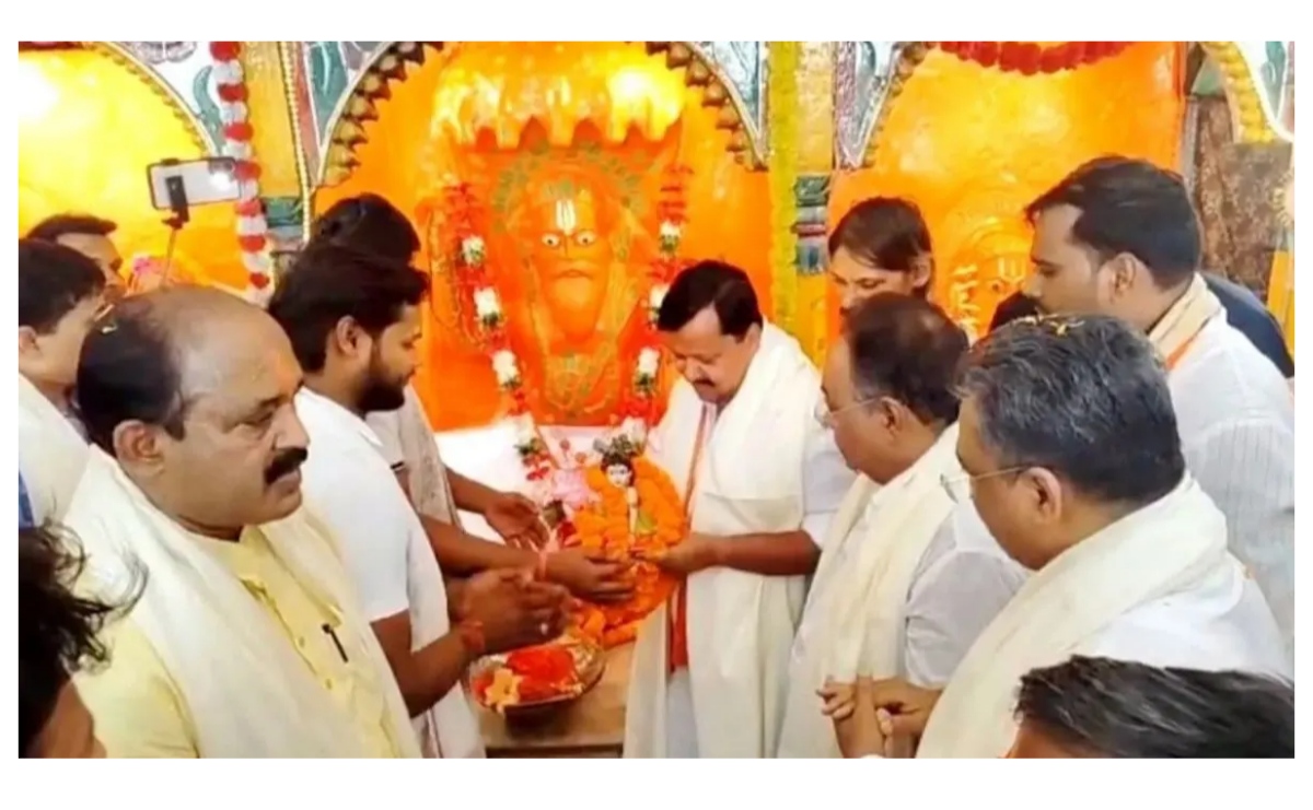 গঙ্গাসাগরে পুণ্যস্নান ও কপিল মুনির আশ্রমে পুজো দিলেন বিজেপির সর্বভারতীয় সভাপতি নীতিন নবীন। গঙ্গাসাগর মেলার জাতীয় স্বীকৃতি নিয়ে জানালেন, বিষয়টি নিয়ে ভাবনাচিন্তা চলছে।