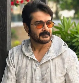 ৬৪ বছরে পা দিয়ে নতুন চরিত্রের সন্ধানে প্রসেনজিৎ চট্টোপাধ্যায়। বাণিজ্যিক ছবির পাশাপাশি ভিন্ন ধরনের ভূমিকায় অভিনয় এবং বাংলা ছবির দর্শক বাড়ানো নিয়ে কী ভাবছেন অভিনেতা?
