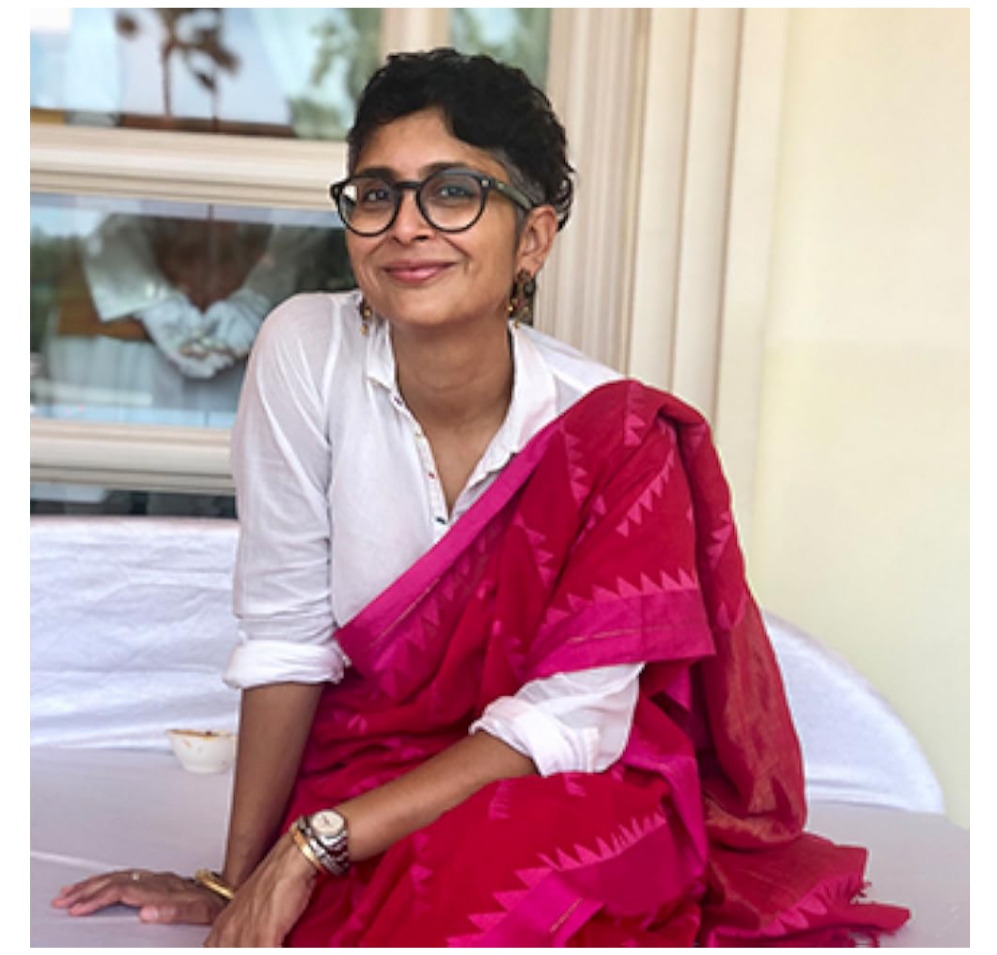 কিরণ রাও নতুন প্রজন্মের প্রেম ও সম্পর্কের পরিবর্তিত ধারণা নিয়ে মুখ খুলেছেন। ‘লাস্ট স্টোরিজ ৩’-এর প্রচারে তিনি জানিয়েছেন, বর্তমান সময়ে তরুণেরা সম্পর্কের ক্ষেত্রে আগের তুলনায় বেশি স্বাধীন ও বিয়ের আগে ঘনিষ্ঠ সম্পর্ক নিয়েও সমাজের দৃষ্টিভঙ্গিতে পরিবর্তন এসেছে।