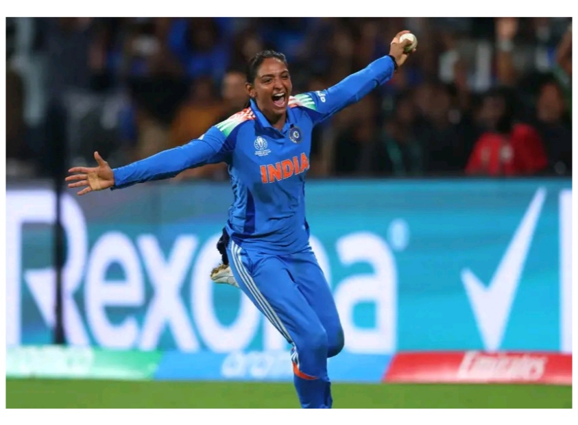 ভারতীয় মহিলা ক্রিকেট দলের তিন ফরম্যাটের অধিনায়কত্ব থেকে সরে দাঁড়ালেন হরমনপ্রীত কৌর। মঙ্গলবার সমাজমাধ্যমে নিজের সিদ্ধান্তের কথা জানান তিনি। হরমনপ্রীতের নেতৃত্বে ভারত ২০২৫ সালের এক দিনের বিশ্বকাপ এবং ২০২২ ও ২০২৬ সালের এশিয়ান গেমসে সোনা জিতেছে। নেতৃত্ব ছাড়লেও ক্রিকেট থেকে অবসর নিচ্ছেন না হরমনপ্রীত। তাঁর জায়গায় ভারতের নতুন অধিনায়ক হিসেবে স্মৃতি মন্ধানা। রয়্যাল চ্যালেঞ্জার্স বেঙ্গালুরুর নেতৃত্ব দেওয়ার অভিজ্ঞতা থাকায় জাতীয় দলের দায়িত্বও মন্ধানা সামলান।
