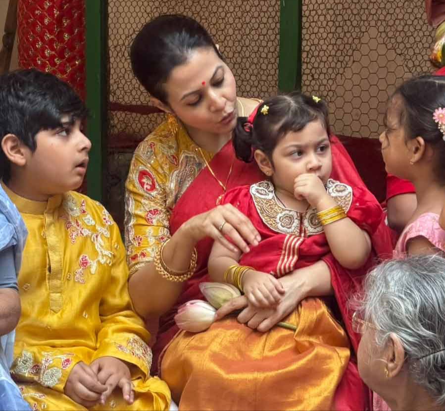 koel-mallick-ashtami-look-mallick-bari-durga-puja