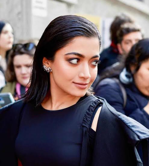 ‘পেদ্দি’ ছবিতে জাহ্নবী কাপূরের উপস্থাপনা নিয়ে বিতর্কের আবহে পোশাক ও অভিনয়ের ব্যক্তিগত সীমারেখা নিয়ে আলোচনায় রশ্মিকা মন্দানা