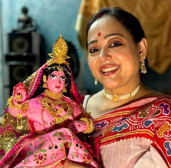 অপরাজিতা আঢ্যর বাড়ির কোজাগরী লক্ষ্মীপুজো, দেবীর ঘাগরা-চোলি ও ভোগের আয়োজন